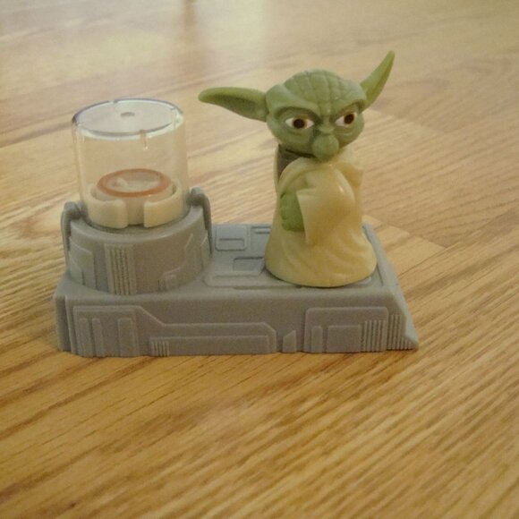 Star Wars McDonald's Happy Meal Kid Toy Clone Wars Master Yoda Force Levitation - Picture 1 of 4